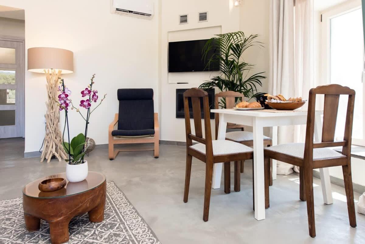 Iliopetra Corfu With Access To Shared Pool *